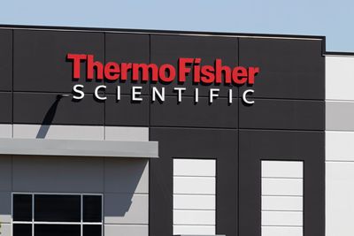 Thermo Fisher Scientific Stock: Analyst Estimates & Ratings